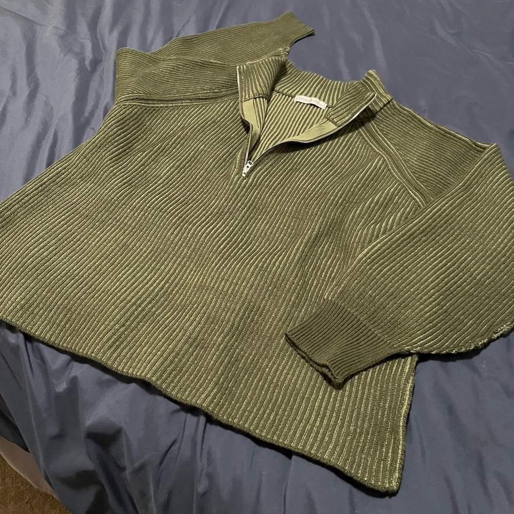 Zenana l xl dark green with ribbing lighter 1/2 zip sweater. Oversized